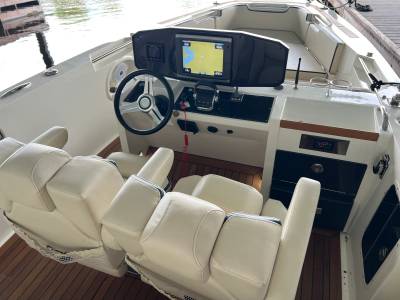 Novurania Chase 23