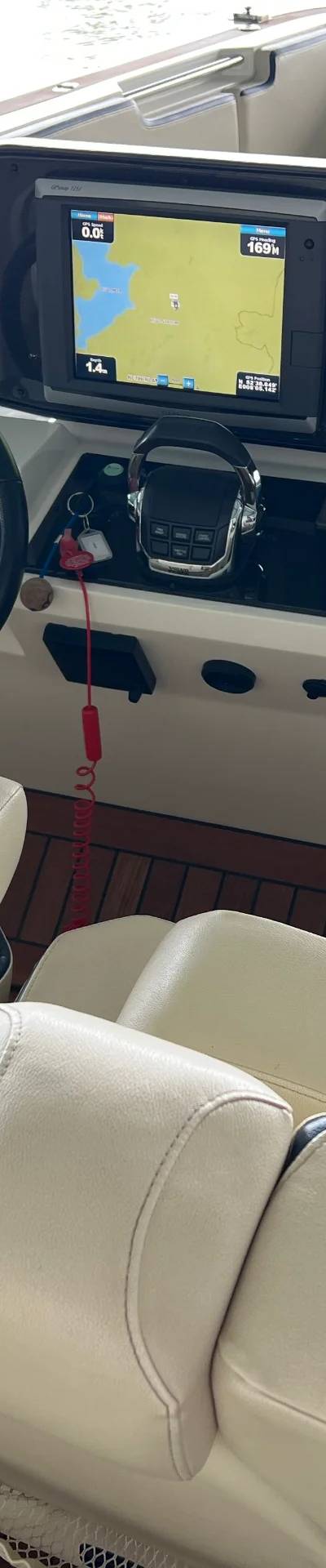 Novurania Chase 23