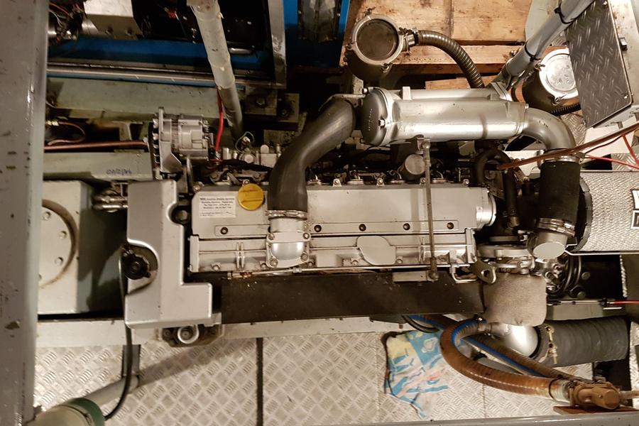 Altena Look 2000 - motorruim met dieselmotor, inclusief diverse leidingen