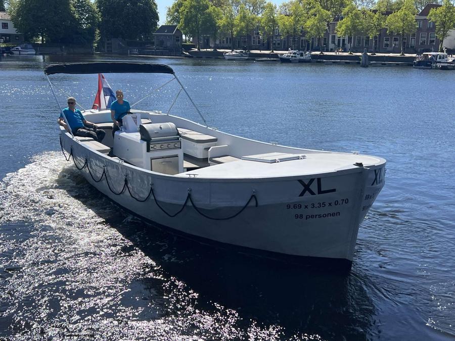 Aluminium Reddingsloep XL - Open kuip met banken, BBQ, stuurstand en twee opvarenden