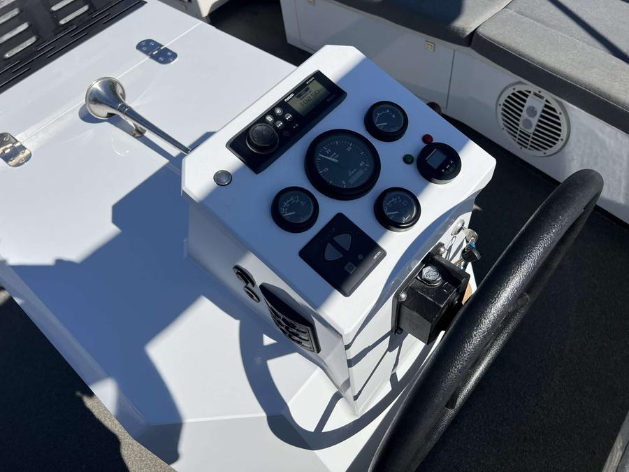Aluminium Reddingsloep XL - Stuurconsole met stuurwiel, meters en Fusion radio