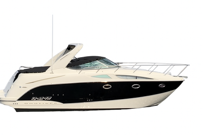 Bayliner 320 - Aanzicht boot van bakboord, romp met reling en cabrioletkap