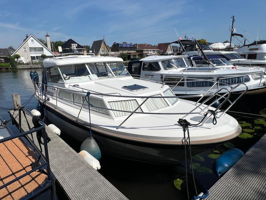 Agder 950 HT - Boeg met reling, raam en stuurhut