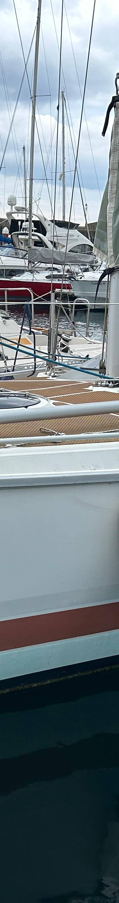 Etap 28i - Zeilboot in jachthaven met naam "LUNA-C