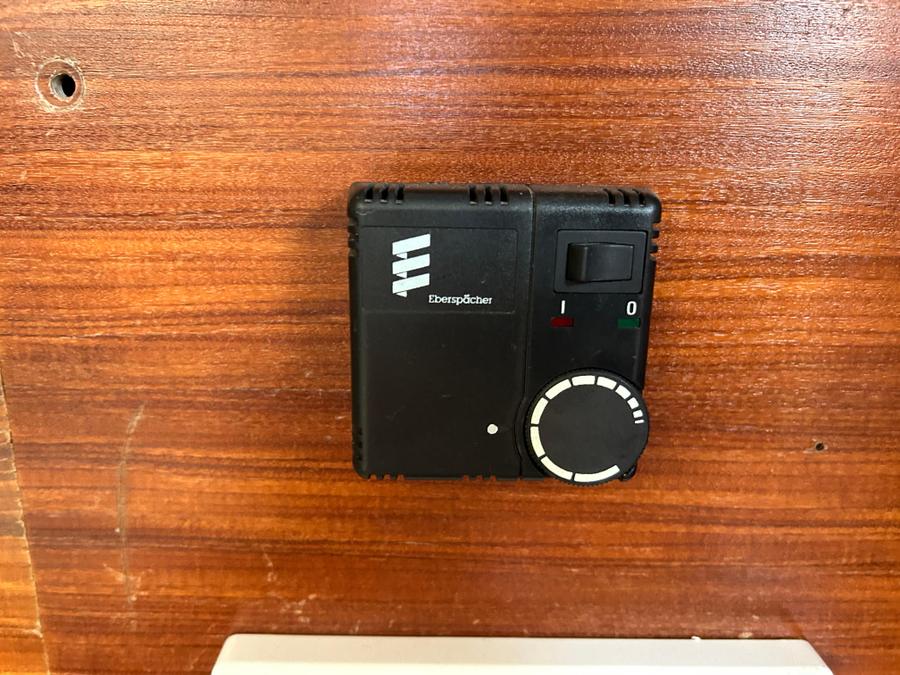 Etap 28i - Regelaar voor Eberspächer verwarming op houten wand