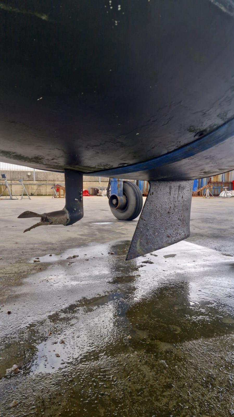 Etap 28i - Onderkant boot met schroef en roer