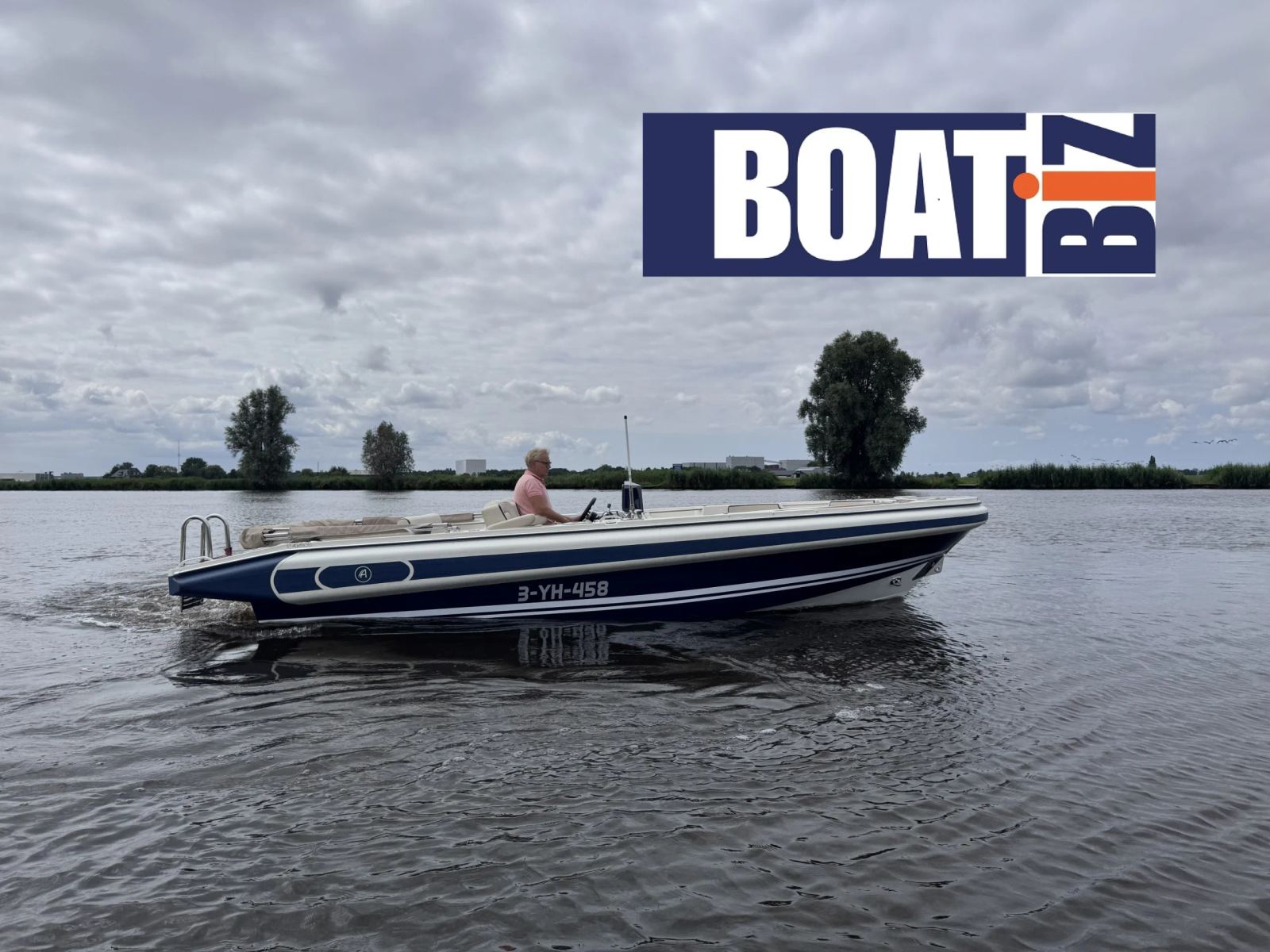 Novurania Chase 23