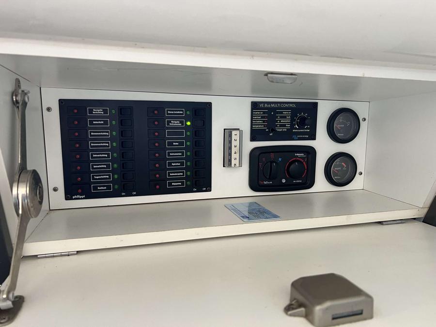 Gulliver 1220 - Elektrisch schakelpaneel met Victron Energy en Webasto bediening