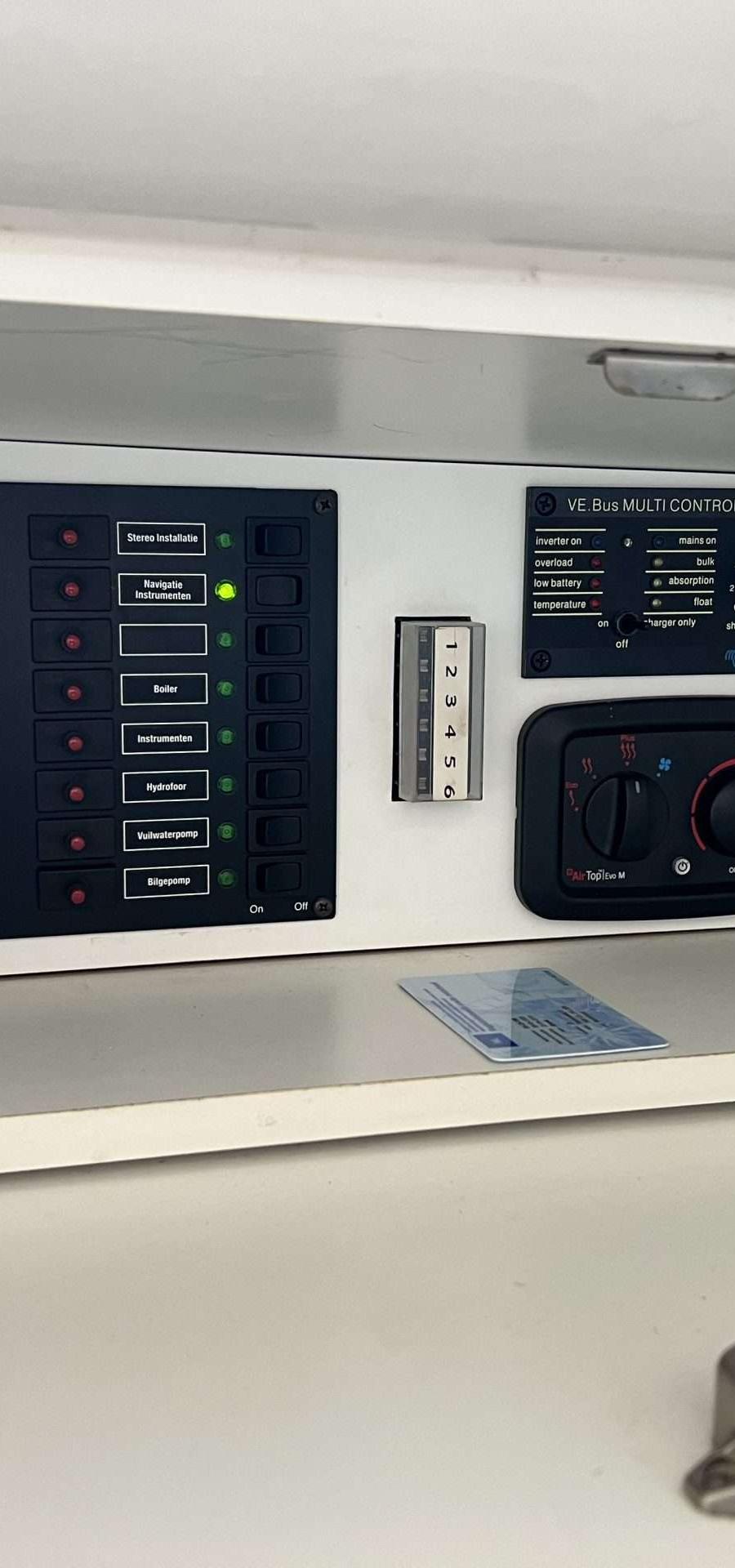 Gulliver 1220 - Elektrisch schakelpaneel met Victron Energy en Webasto bediening