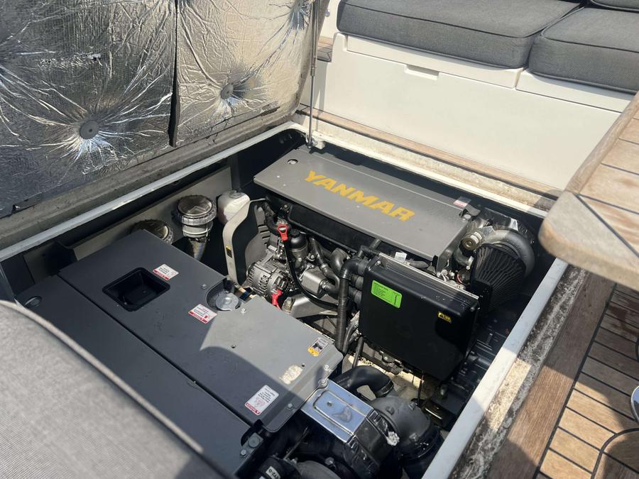 Gulliver 1220 - Motorruim met Yanmar motor en installaties