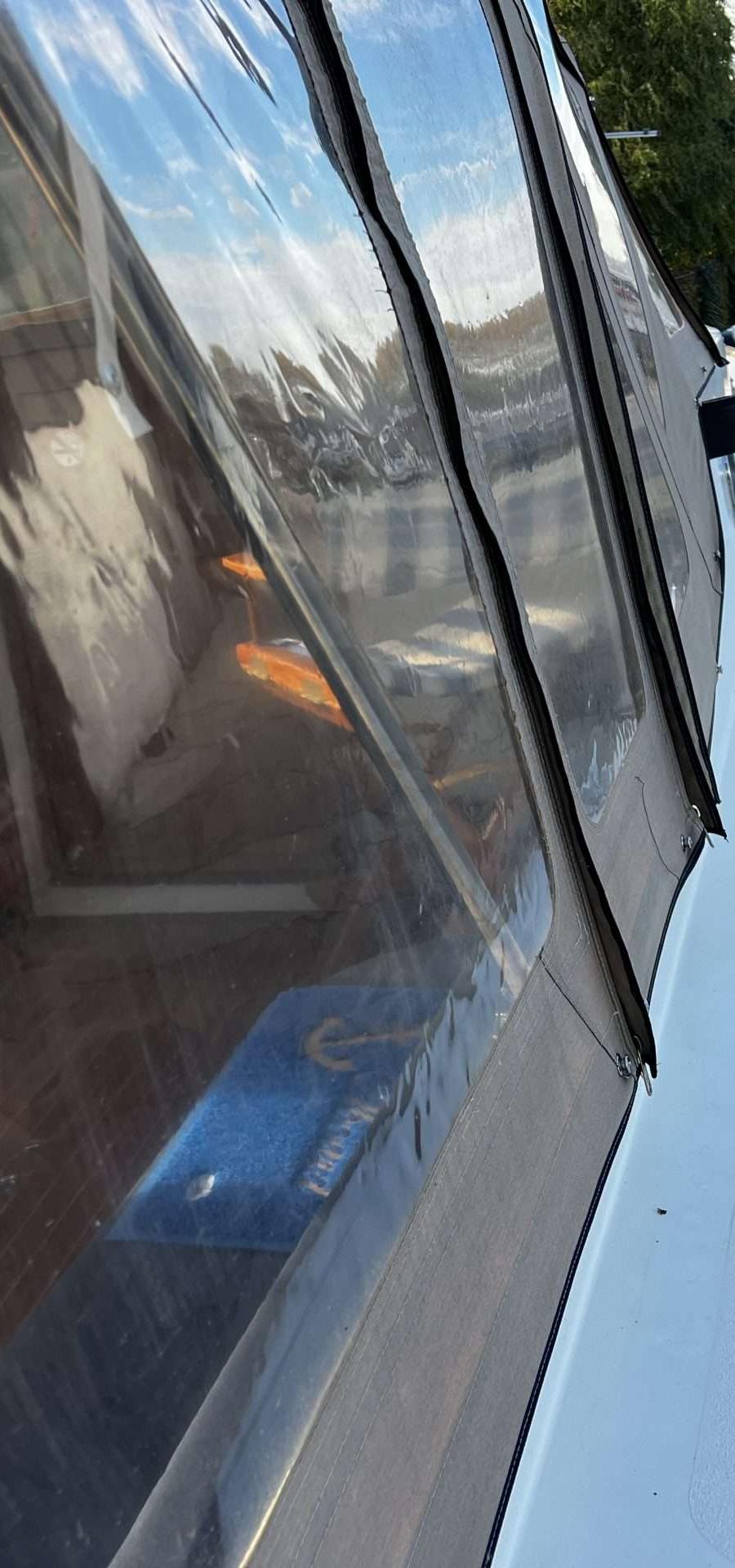 Pieterse 850 - Rondom zicht stuurhut met dashboard, dek en wal