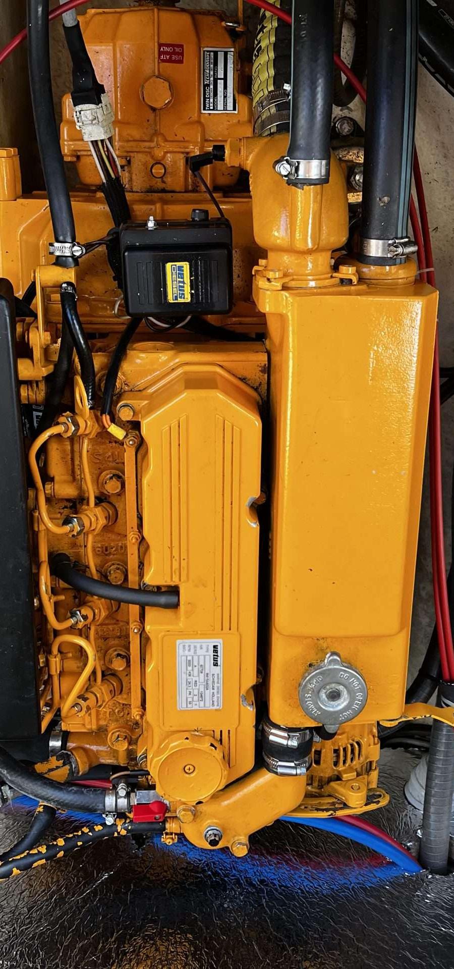 Pieterse 850 - Motorruim met Vetus dieselmotor en leidingen