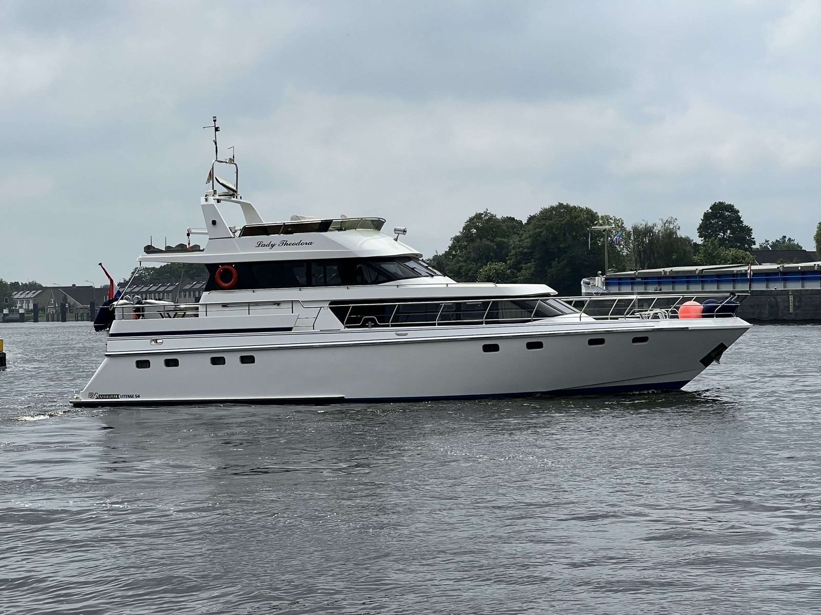 Valk Vitesse 54