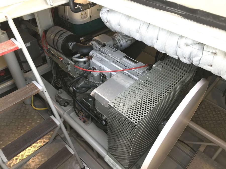 Voormalige Patrouilleboot - Motorruim met motor en generator